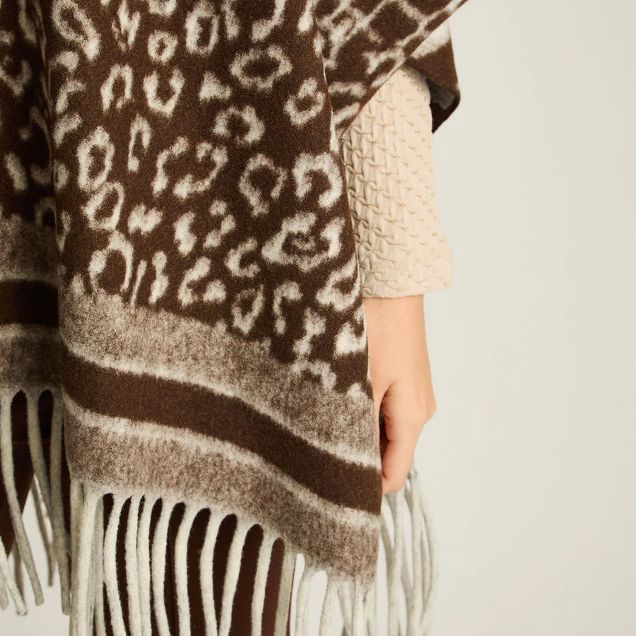 Poncho Café con Estampado Animal Print