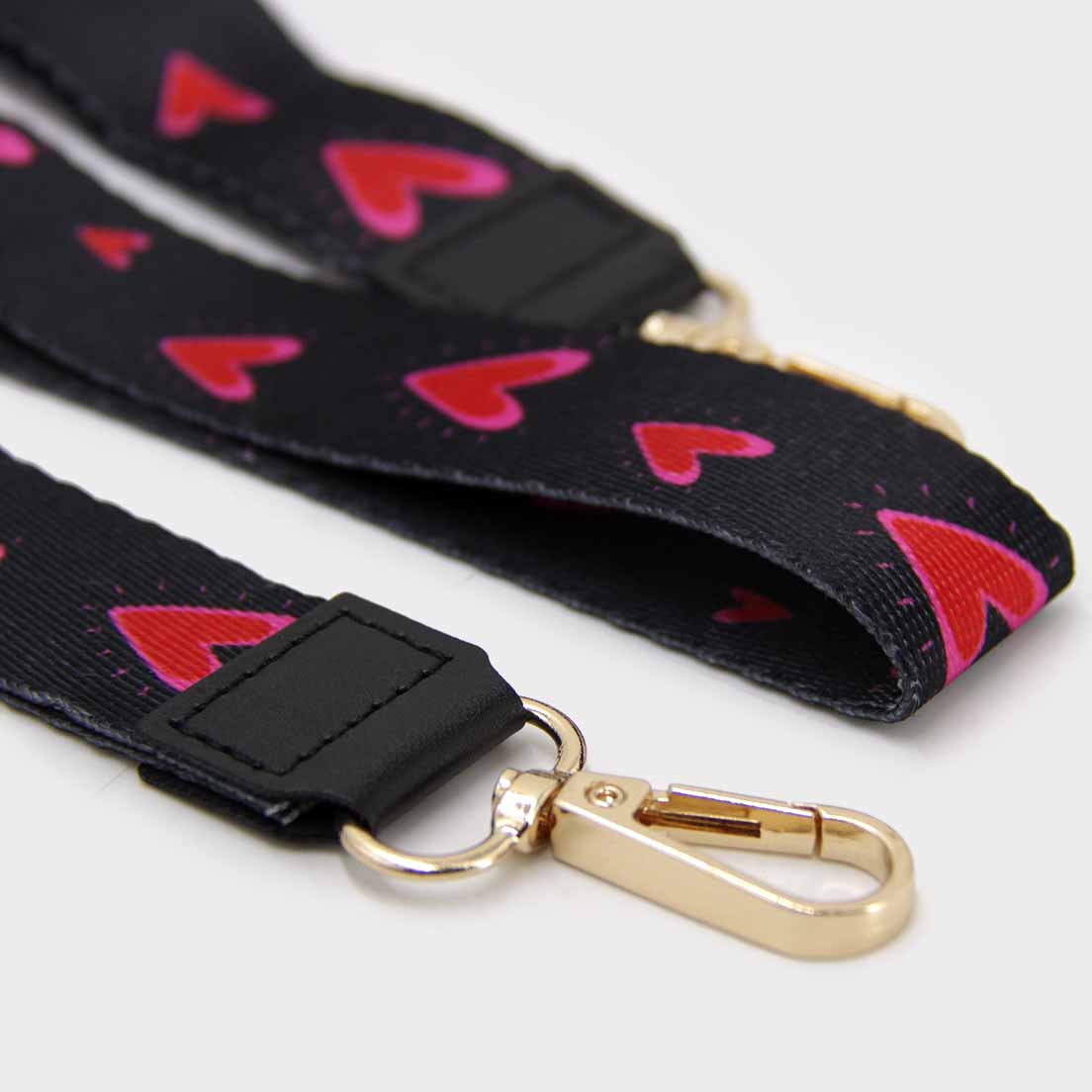 Strap Eloise  para celular corazones Negro