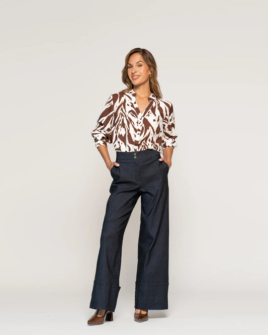 Blusa Serafina Café Cuello Mao V Manga larga Ajustada Puño tipo camisa Mujer